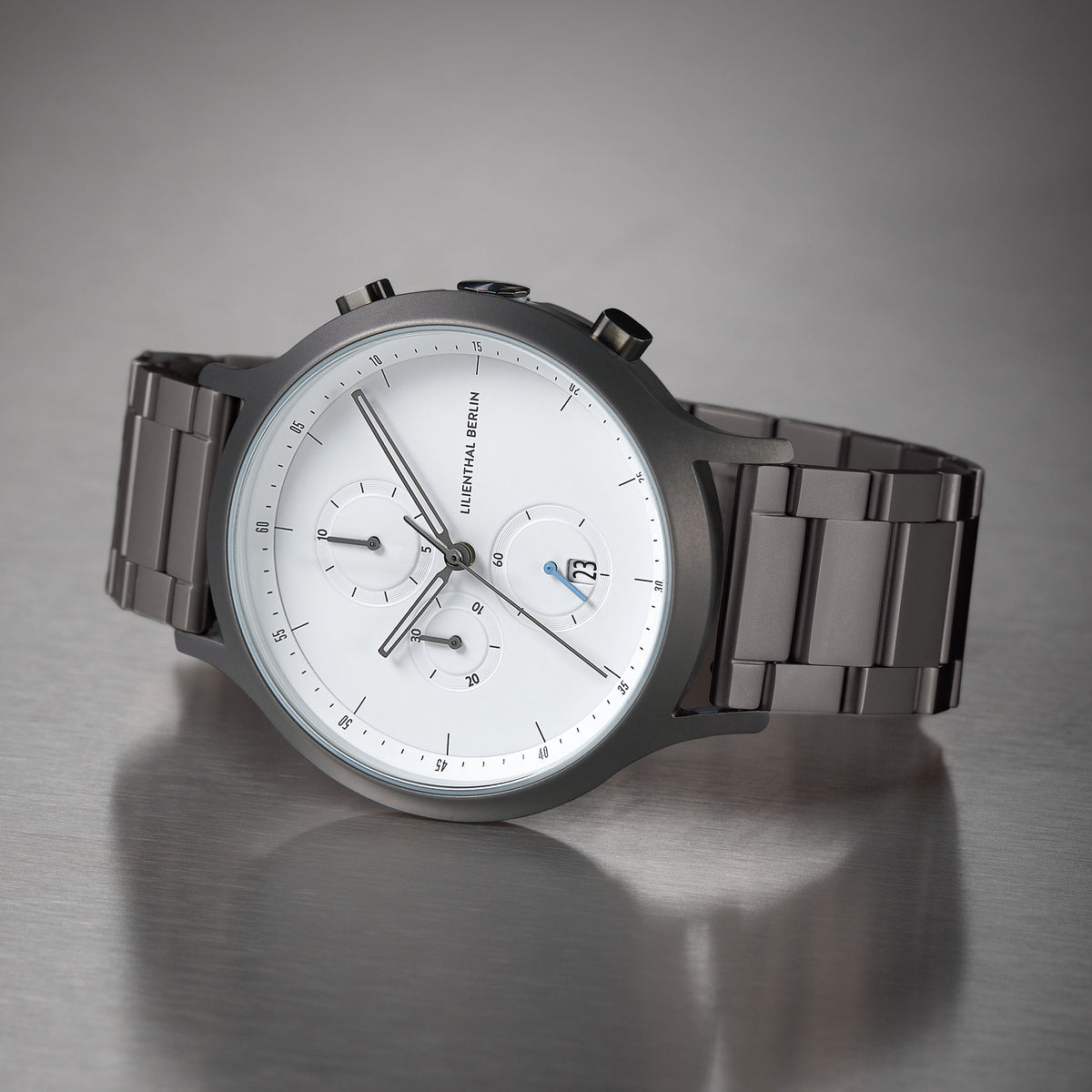 Lilienthal Berlin Cronografo Circuit – Metallo Antracite, Argento, Bracciale, Movimento Ronda Svizzero, Vetro Zaffiro