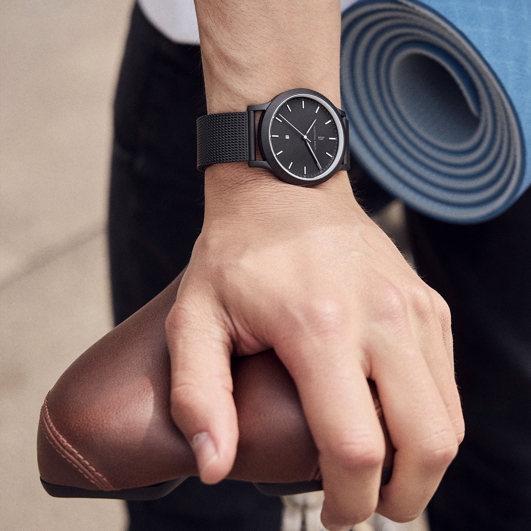 Huxley – Black White