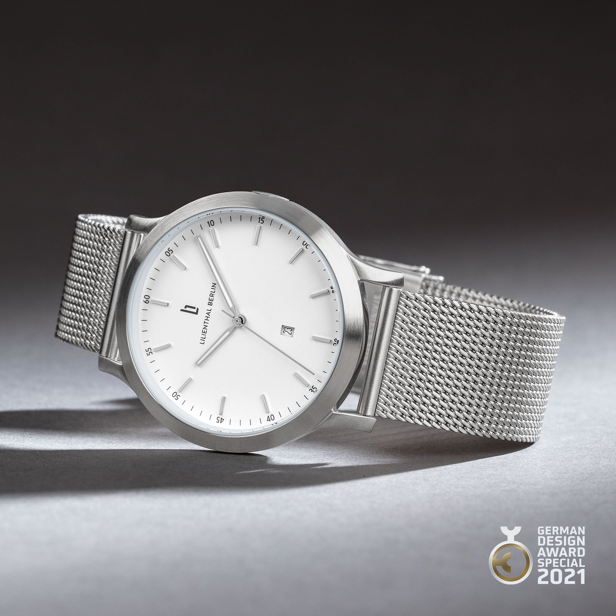 Huxley – Silver White