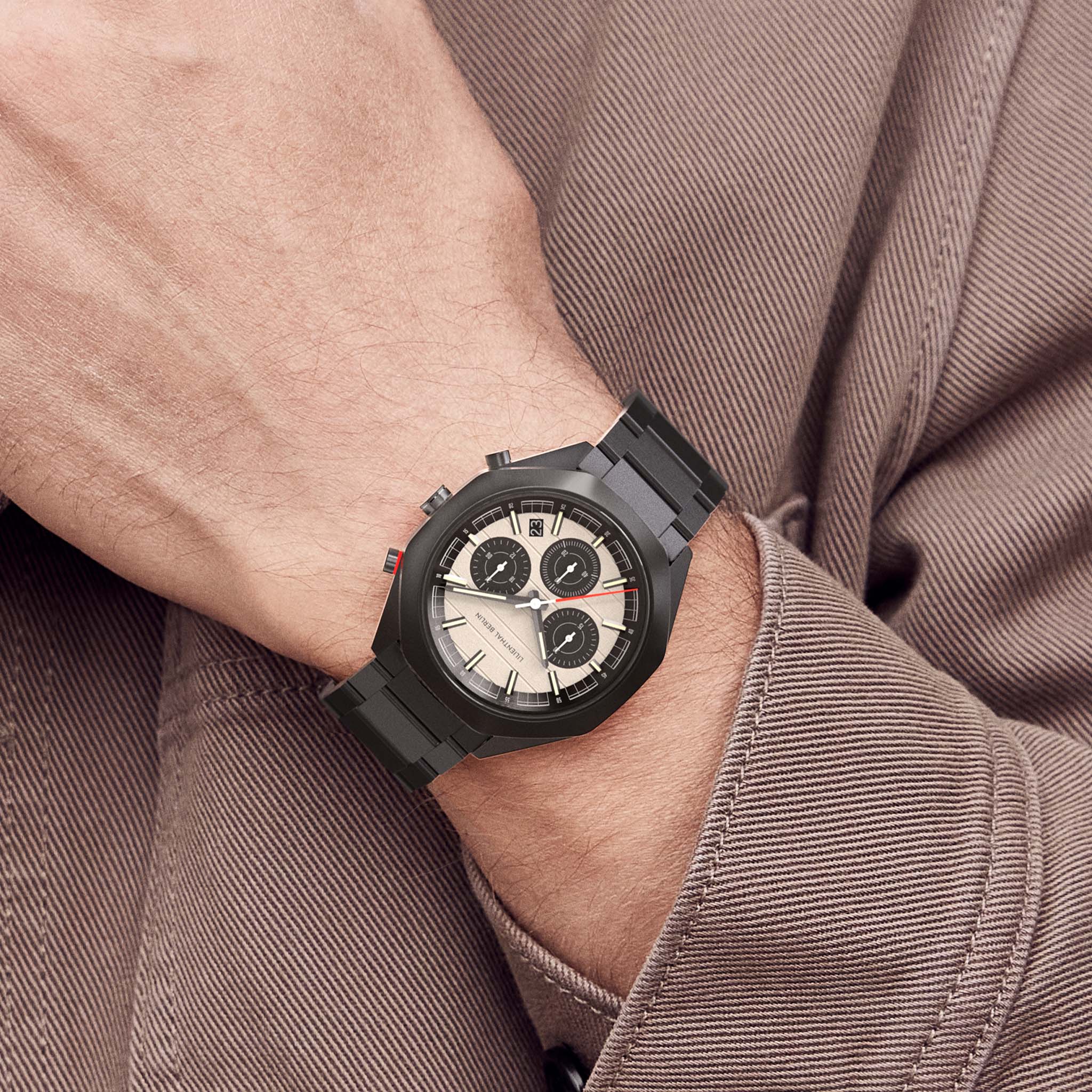 Octachrono – Black Sand